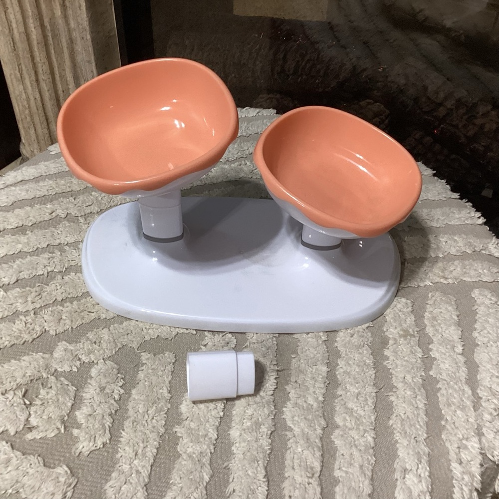 New 2 piece dog bowl set
